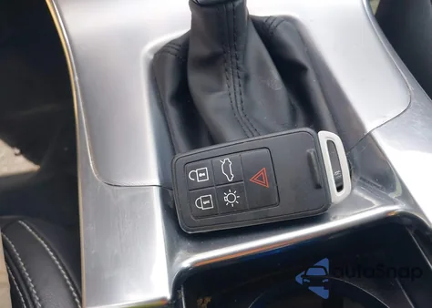 2017 Volvo S60 T5 Dynamic z USA, uszkodzony, nr VIN YV140MTL8H2438953